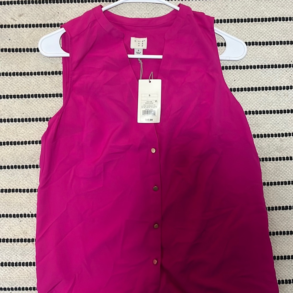 Pink button up blouse/tank.